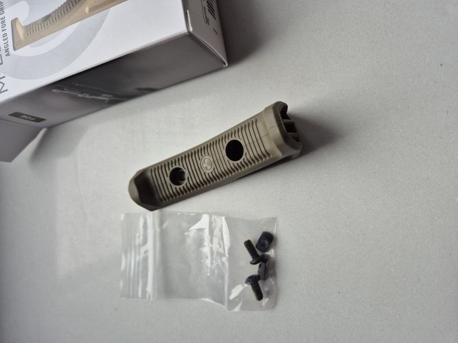 Radosław, Brzeg Radosław, Brzeg