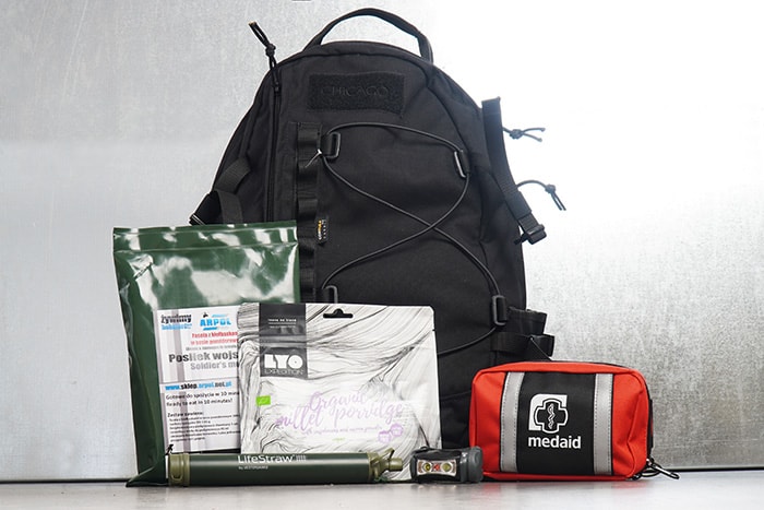 Examplary equipment of bug out bag