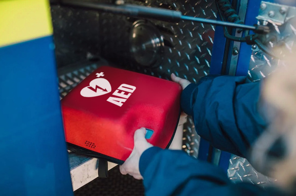 Pomoc medyczna na strzelnicy - postępowanie przy AED