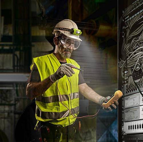 Latarka czołowa do warsztatu - ile lumenów?