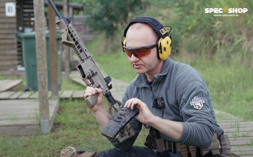 Magazynek ETS do AR-15 po teście czołgania
