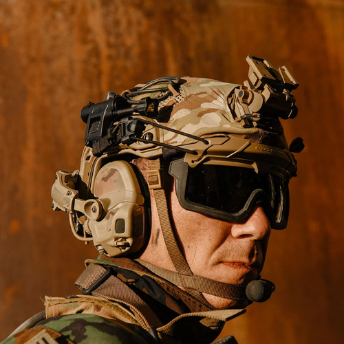 Latarka nahełmowa Princeton Tec Charge X - wyposażenie operatora