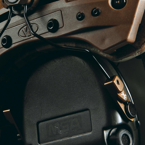 Unity Tactical - Adapter SARA do słuchawek Sordin na szynę ARC - ESS Studs - FDE - HLM-SABF