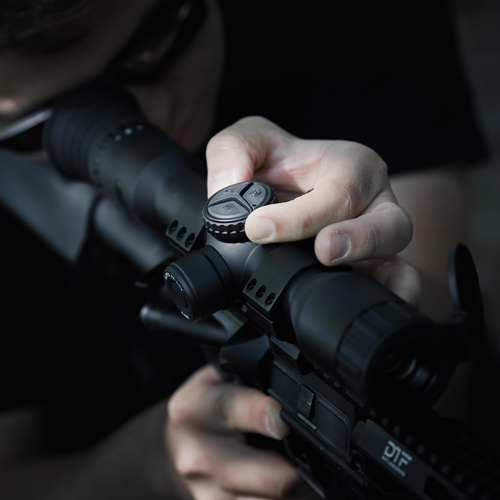 HIKVISION - Celownik noktowizyjny HIKMICRO Alpex 4K Lite z uchwytem pod IR - Czarny - 308101407/A40E