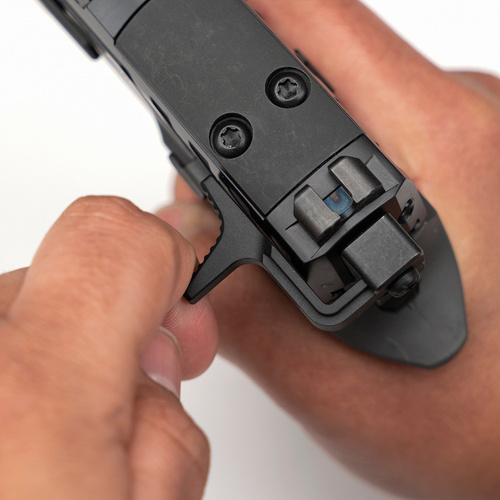 Strike Industries - Obustronna rączka przeładowania do pistoletu Sig Sauer P320 - Czarna - SI-P320-CH