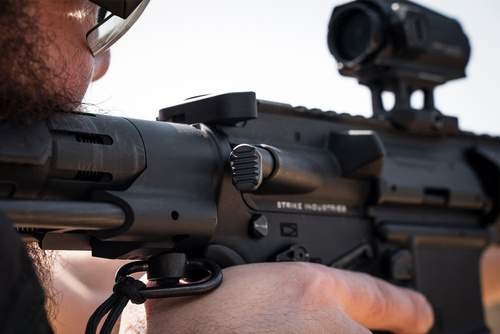 Strike Industries - Dosyłacz zamka AR Extended Forward Assist do AR-15 / AR-10 - Czarny - SI-AR-E-FA-BK