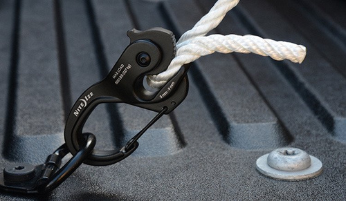 Nite Ize - Klamra naciągowa CamJam® XT™ Large Aluminum Rope Tightener - Czarny - NCJLA-01-R3