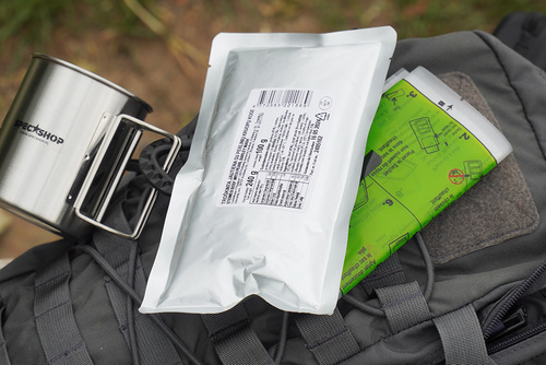 Kedainiu - Wojskowa racja żywnościowa MRE nr 05 - Duszona wieprzowina z kaszą w sosie