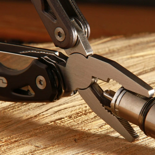 True Utility - Małe Kombinerki Seven - Multi Tool - TU180