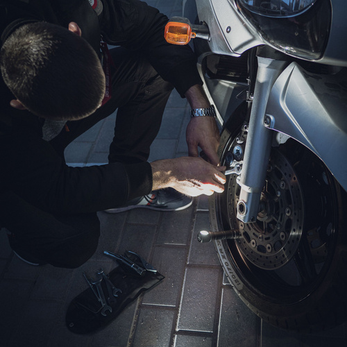 Armytek - Latarka czołowa Wizard C2 Pro - Ładowarka magnetyczna - 2500 lm - 18650 - Piaskowy - F08701CS