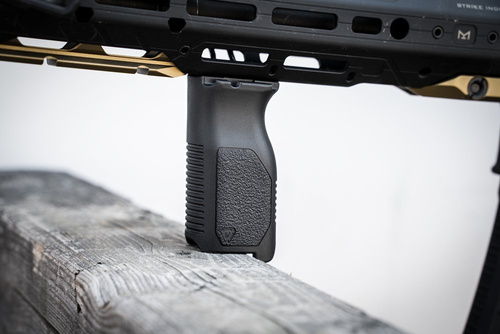 Strike Industries - Chwyt M-LOK Angled Vertical Grip - Long - FDE - SI-AR-CMAG-L