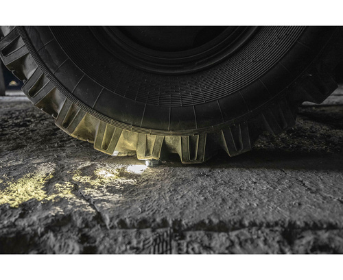 Armytek - Latarka taktyczna na broń Buckler M1 - Picatinny QD - Światło białe - F09301C