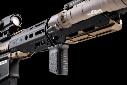 Strike Industries - Chwyt M-LOK Angled Vertical Grip - Short - FDE - SI-AR-CMAG-S