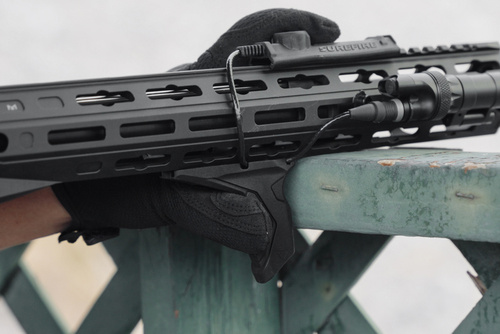 Strike Industries - Chwyt przedni Link Angled HandStop with Cable Management System - M-LOK / KeyMod - Czarny - SI-AR-HSFG-BK