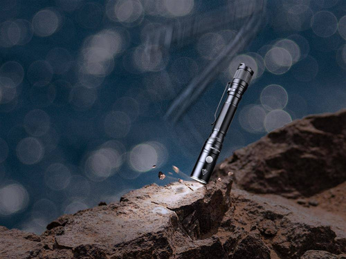 Fenix - Latarka LED LD22 V2.0 z akumulatorem 1600 mAh - 800 lumenów - LD22 V2.0