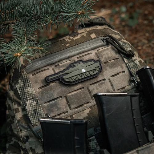 M-Tac - Naszywka Czołg z krzyżem- PVC 3D - Zielony - 51338310