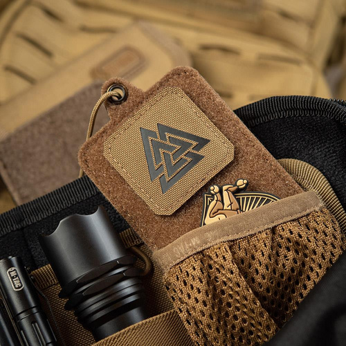 M-Tac - Naszywka Laser cut Valknut kwadrat - Czarny / Coyote - 51162502